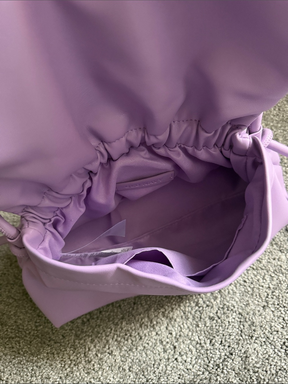 Old Navy Soft Rounded Crossbody Bag - Picture 4 of 4